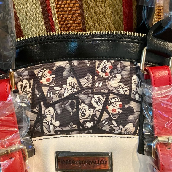 Mickey Mouse Ladies Purse - Picture 5 of 6